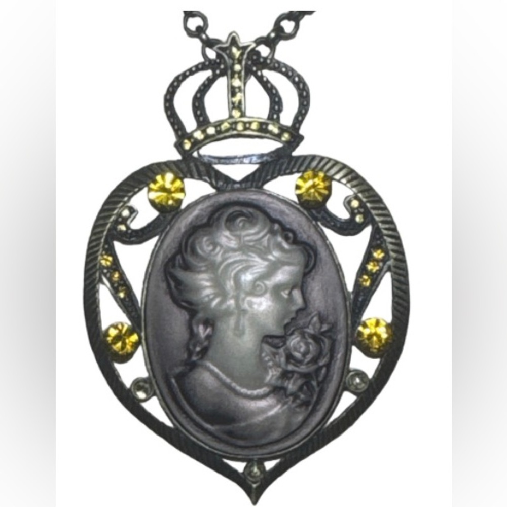 Vintage heart shaped antiqued Gold tone Cameo Brooch